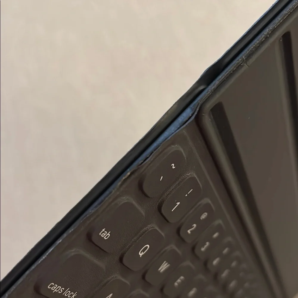 USED Apple Pencil 2 and Apple iPad Pro keyboard for 11 inch 2018 iPad Pro